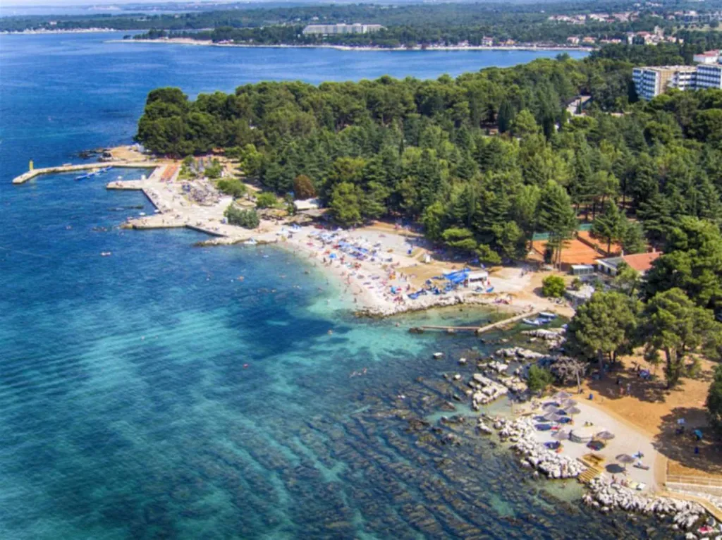 Two-Bedroom Apartment with Private Balconies in Poreč
