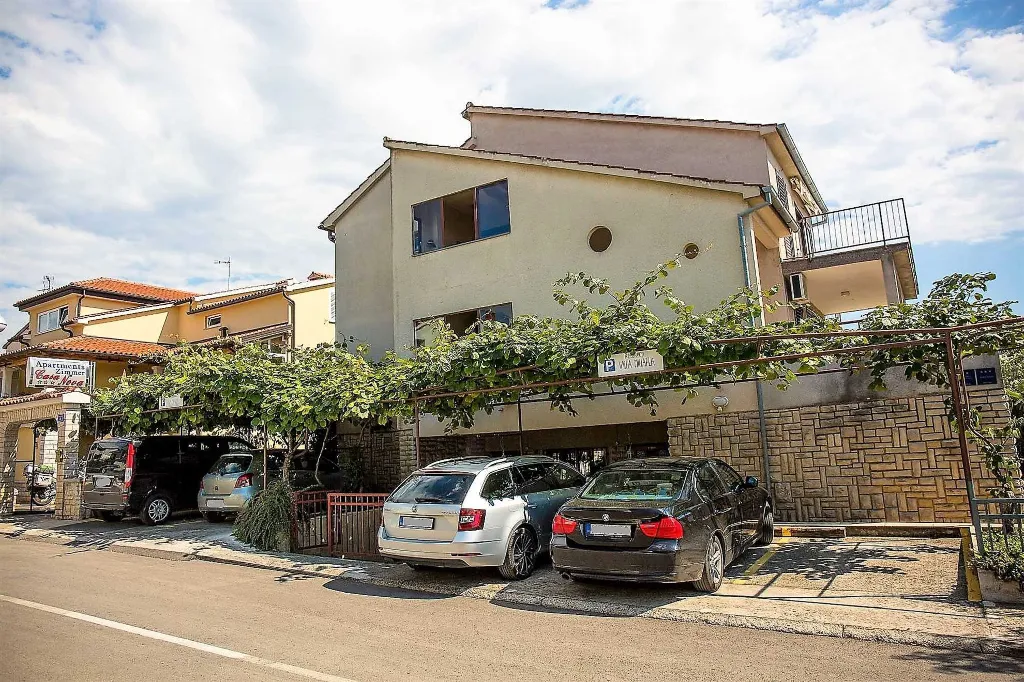 Apartment in Poreč for 2 Guests with Terrace