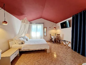 Studio Apartment for Two in Poreč with Terrace