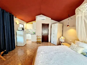 Studio Apartment for Two in Poreč with Terrace