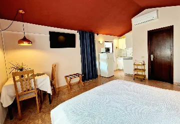 Studio Apartment for Two in Poreč with Terrace