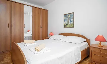 Studio Apartment with Terrace and Beach View