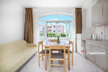 Studio Apartment with Terrace and Beach View