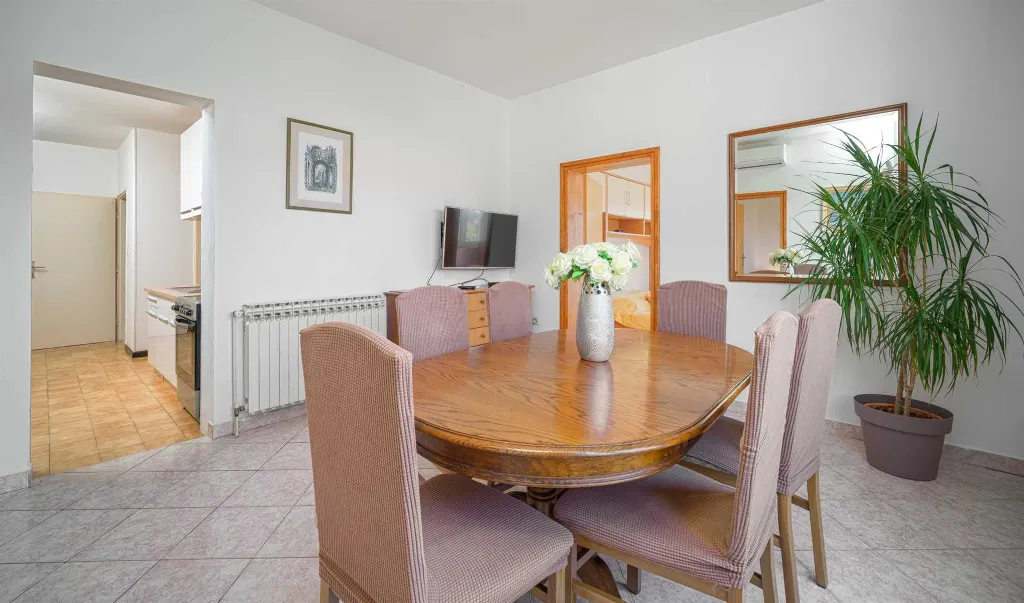 1-Bedroom Apartment for Up to 4 Near the Beach