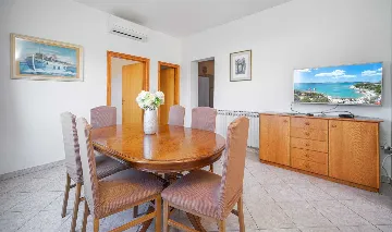 1-Bedroom Apartment for Up to 4 Near the Beach