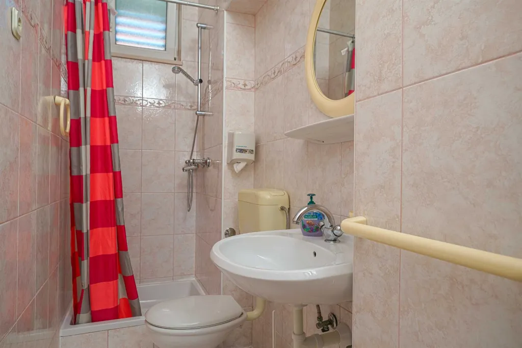 1-Bedroom Apartment for Up to 4 Near the Beach