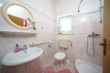 Quiet Apartment for 4 with Terrace and Beach View