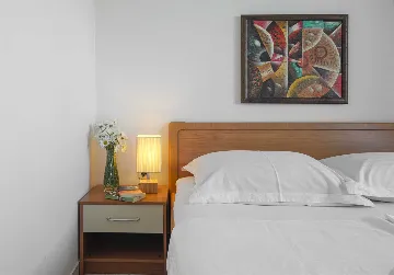 Quiet Apartment for 4 with Terrace and Beach View