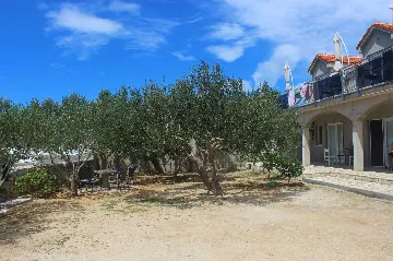 Studio Apartment in Novalja for Up to 3 Guests