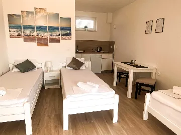 Studio Apartment in Novalja for up to 3 Guests
