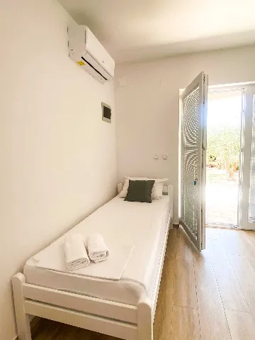 Studio Apartment in Novalja for up to 3 Guests