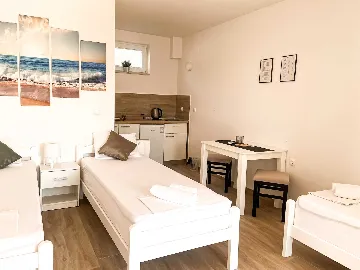 Studio Apartment in Novalja for up to 3 Guests