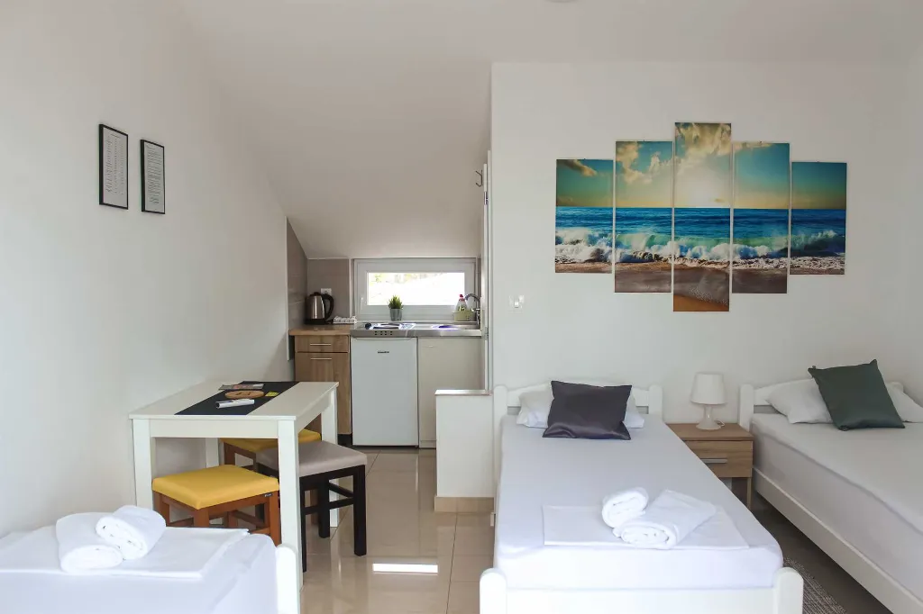Studio Apartment in Novalja for Up to 3 Guests