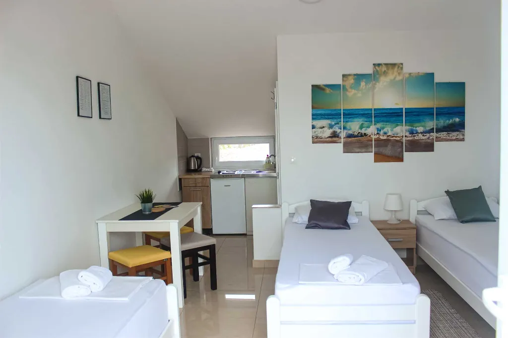 Studio Apartment in Novalja for Up to 3 Guests