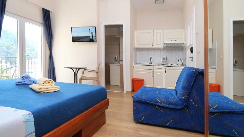 Studio in Drvenik for 3 Guests with Balcony