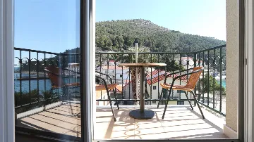 Studio in Drvenik for 3 Guests with Balcony