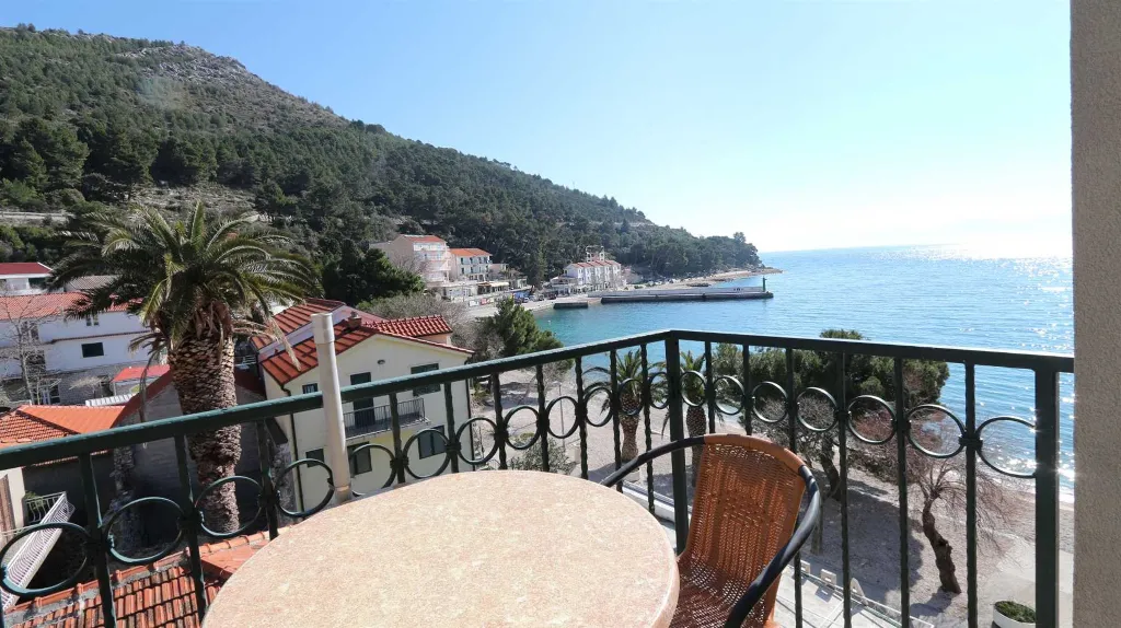 Studio in Drvenik for 3 Guests with Balcony