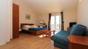 Drvenik Studio Apartment with Sea View for 2–4 Guests