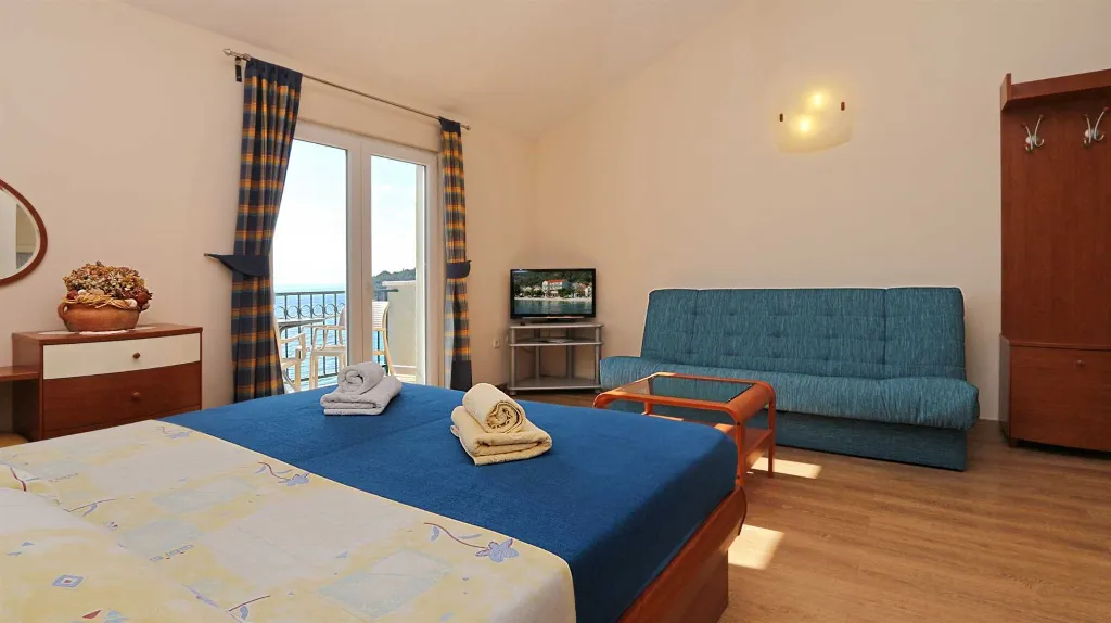 Drvenik Studio Apartment with Sea View for 2–4 Guests