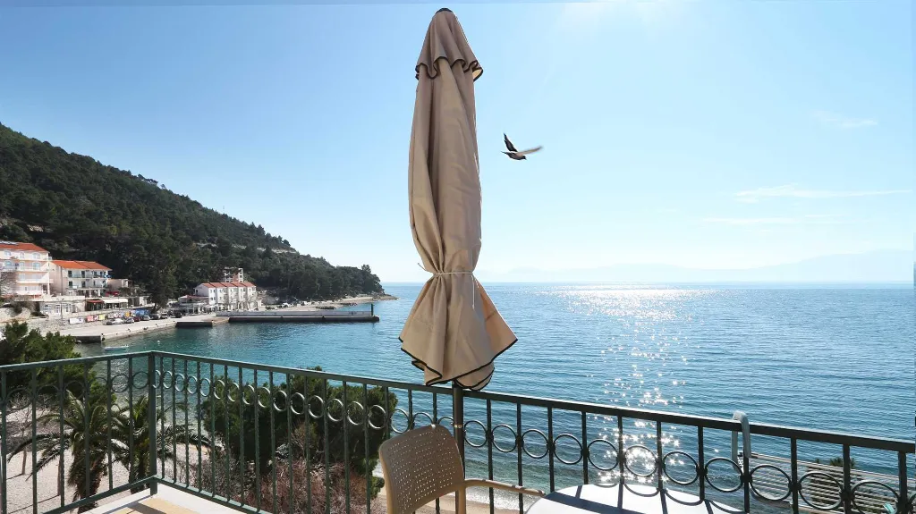 Drvenik Studio Apartment with Sea View for 2–4 Guests