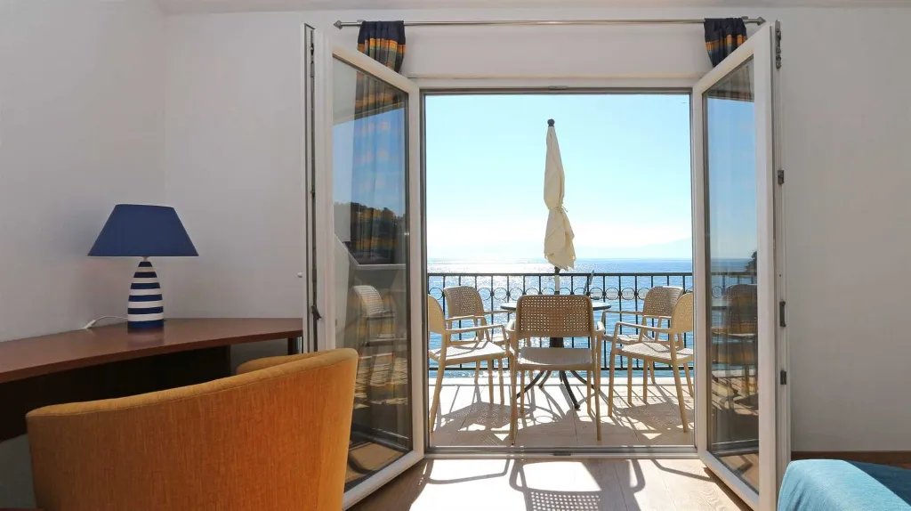 Drvenik Sea-View Apartment for Up to 5 Guests