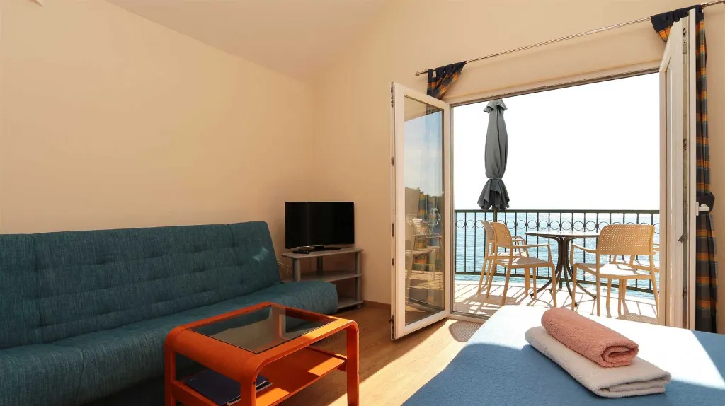 Drvenik Studio Apartment for Up to 4