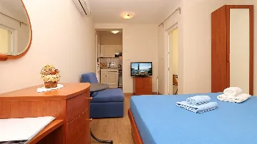 Drvenik Studio for 2–3 Guests with Balcony View