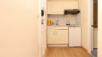 Drvenik Studio for 2–3 Guests with Balcony View