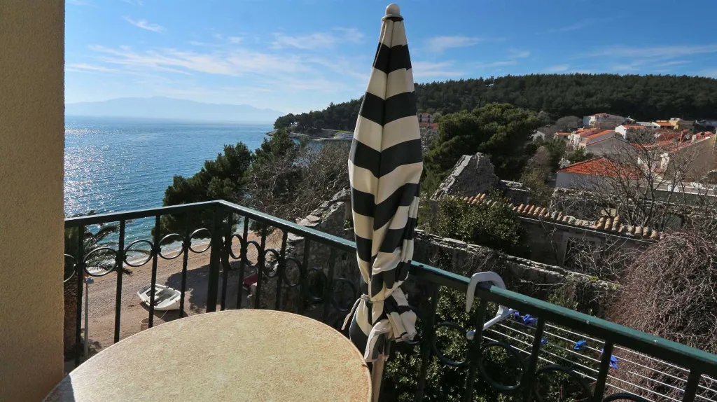Drvenik Studio for 2–3 Guests with Balcony View