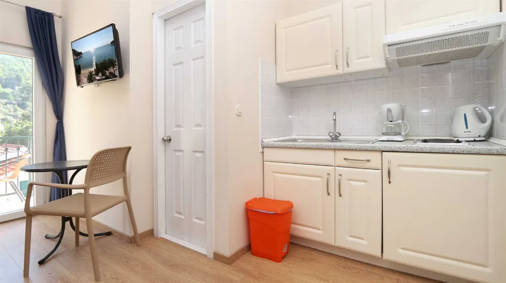 Drvenik Studio Apartment for 3 Guests with Balcony