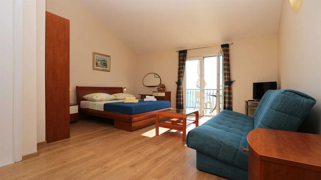 Studio Apartment in Drvenik for Up to 4 Guests