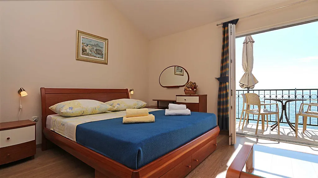Studio Apartment in Drvenik for Up to 4 Guests