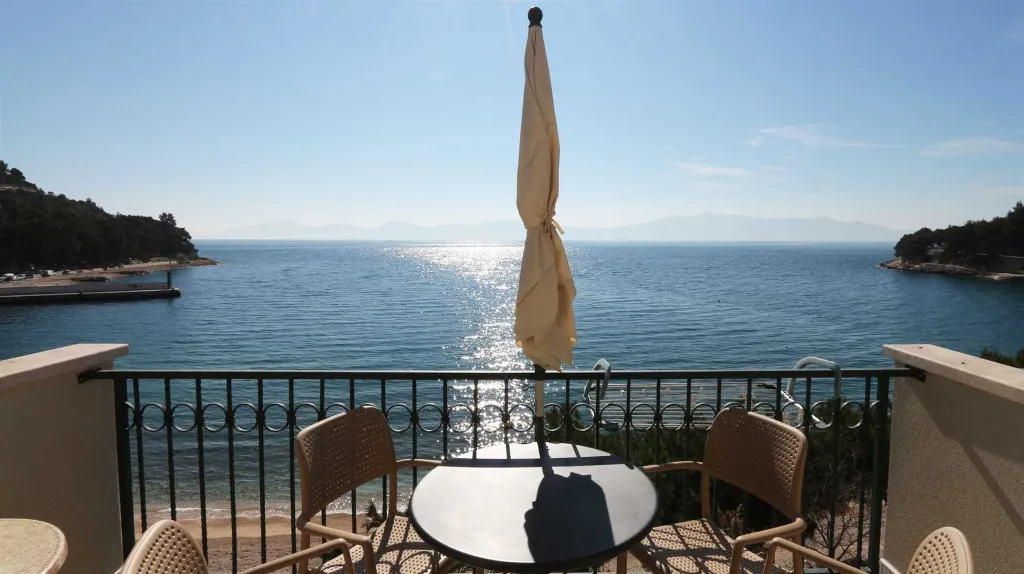 Drvenik 1-Bedroom Apartment with Sea View