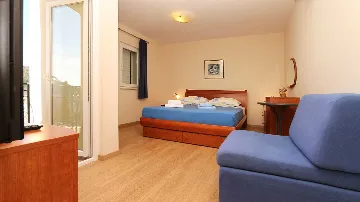 Studio Apartment for 3 Guests in Drvenik