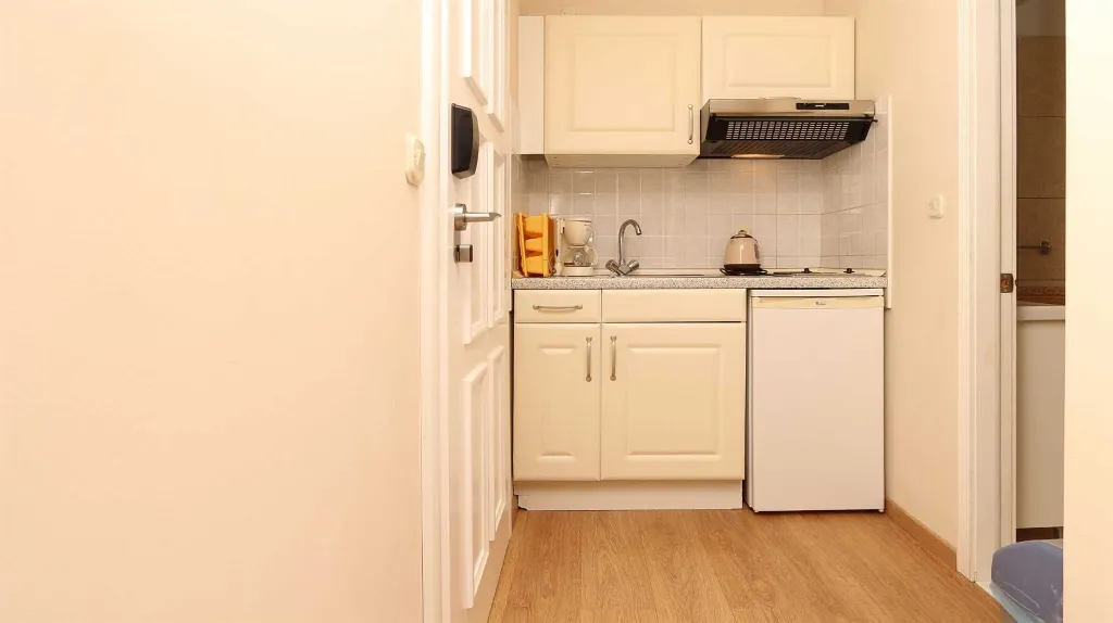 Studio Apartment for 3 Guests in Drvenik