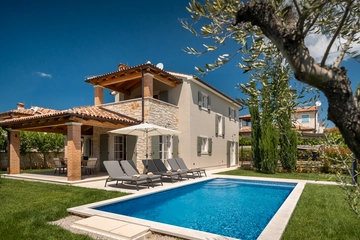 3-Bedroom Villa with Private Pool in Vabriga