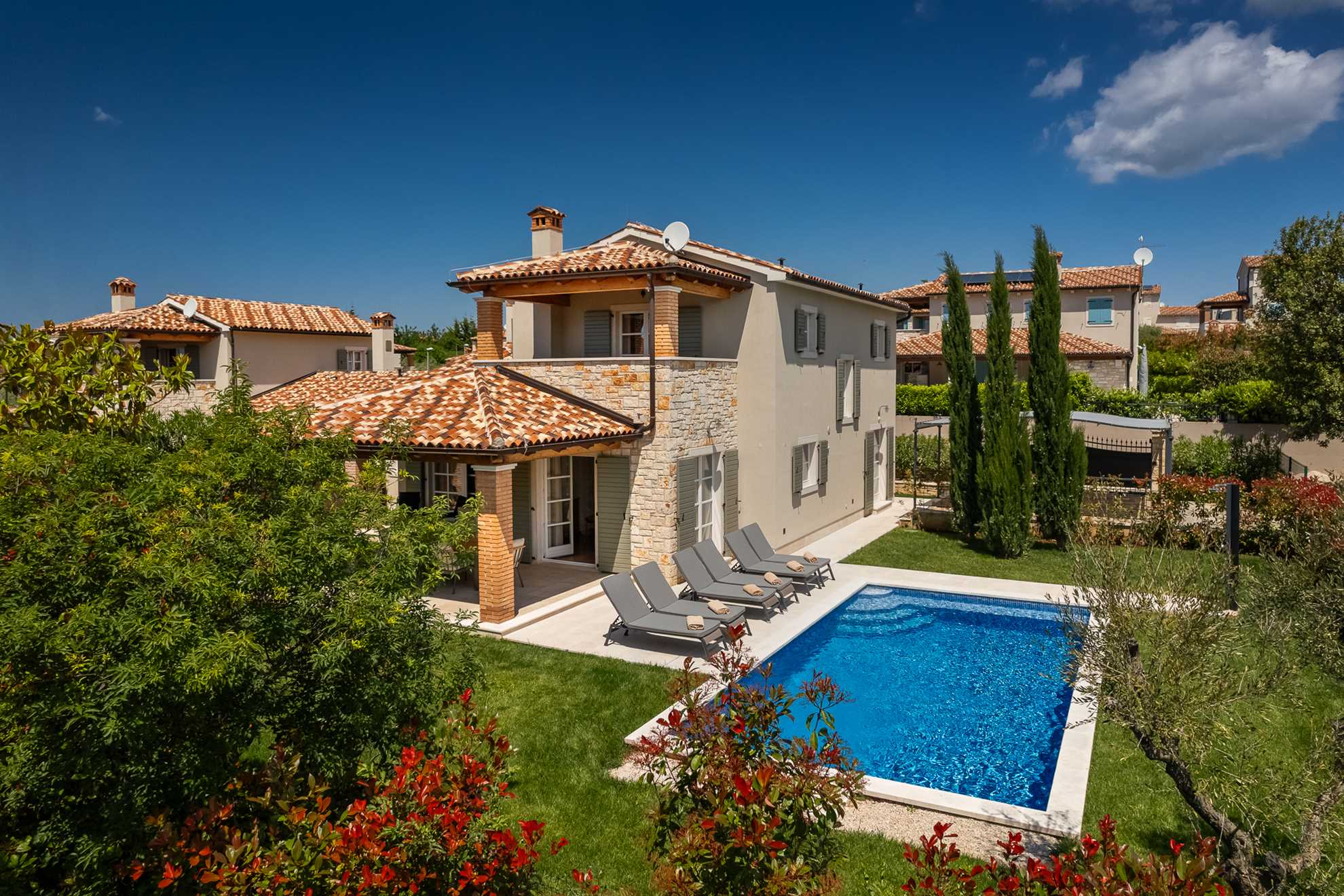 Villa Petra - Landestypischer Stil mit Pool