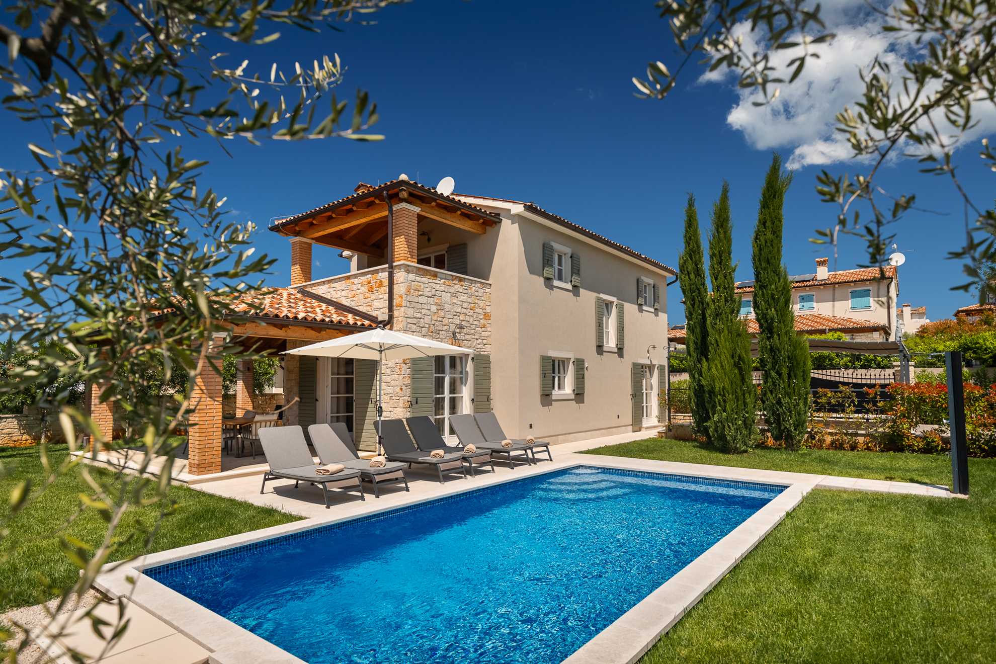 Villa Petra - Landestypischer Stil mit Pool