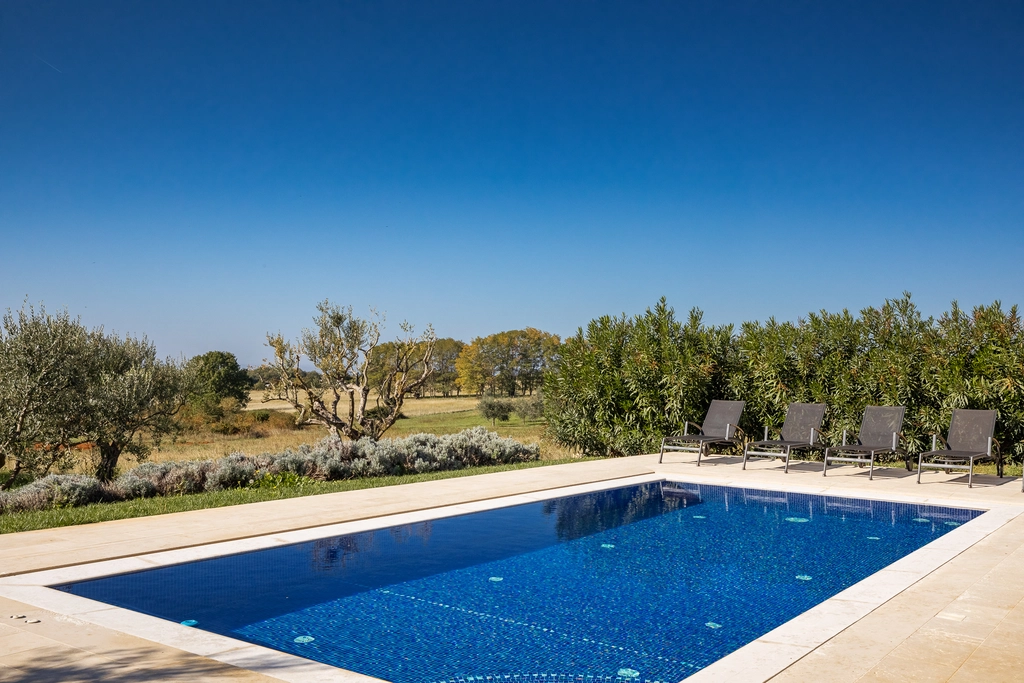 Tar Villa for Up to 10 Guests with Heated Pool