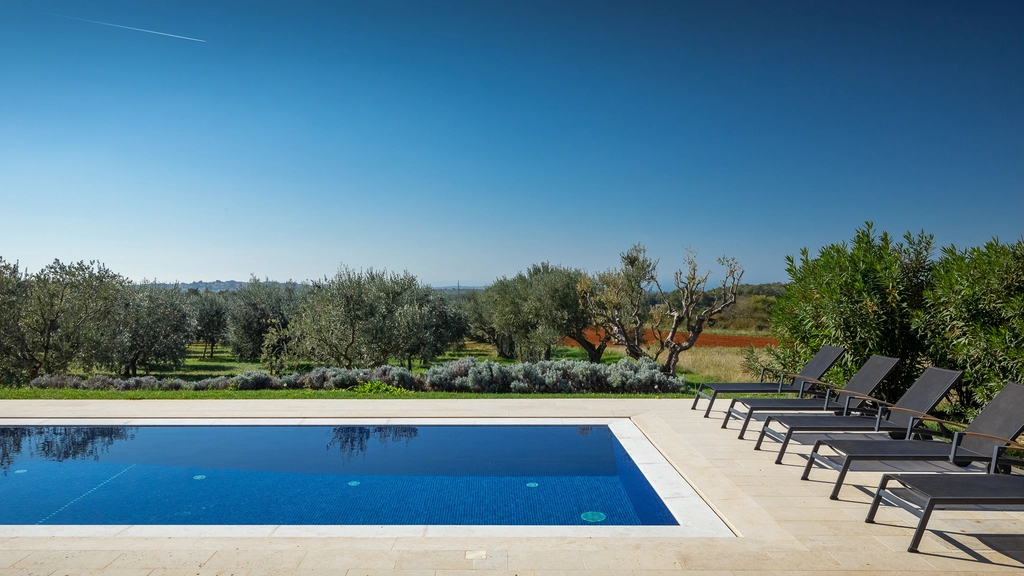 Tar Villa for Up to 10 Guests with Heated Pool