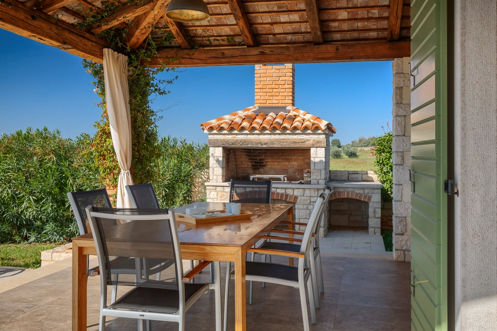 Tar Villa for Up to 10 Guests with Heated Pool