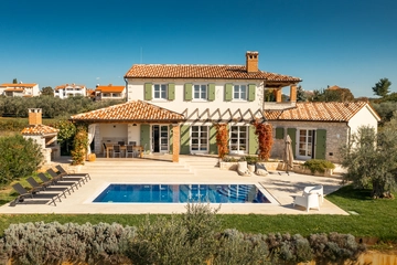 Tar Villa for Up to 10 Guests with Heated Pool