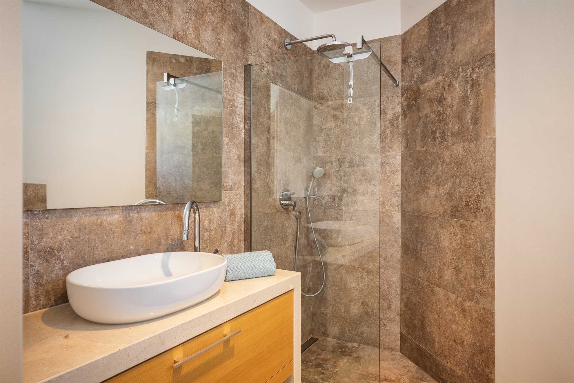 Villa Sirok – Mediterrane Wellnessvilla mit Meerblick