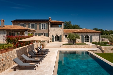 4-Bedroom Villa with Sea Views in Vabriga