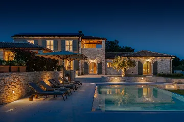 4-Bedroom Villa with Sea Views in Vabriga