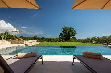 4-Bedroom Villa with Sea Views in Vabriga
