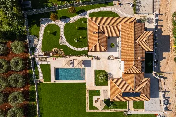 4-Bedroom Villa with Sea Views in Vabriga