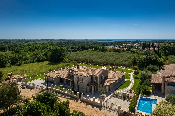 4-Bedroom Villa with Sea Views in Vabriga