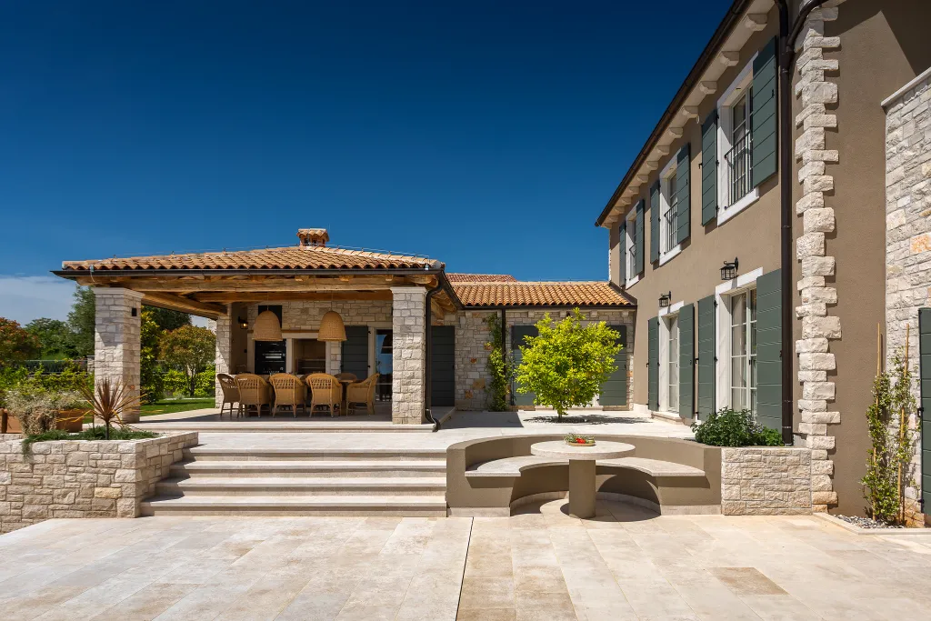 4-Bedroom Villa with Sea Views in Vabriga