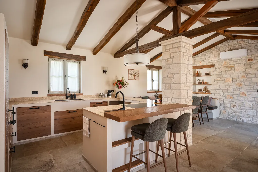 4-Bedroom Villa with Sea Views in Vabriga
